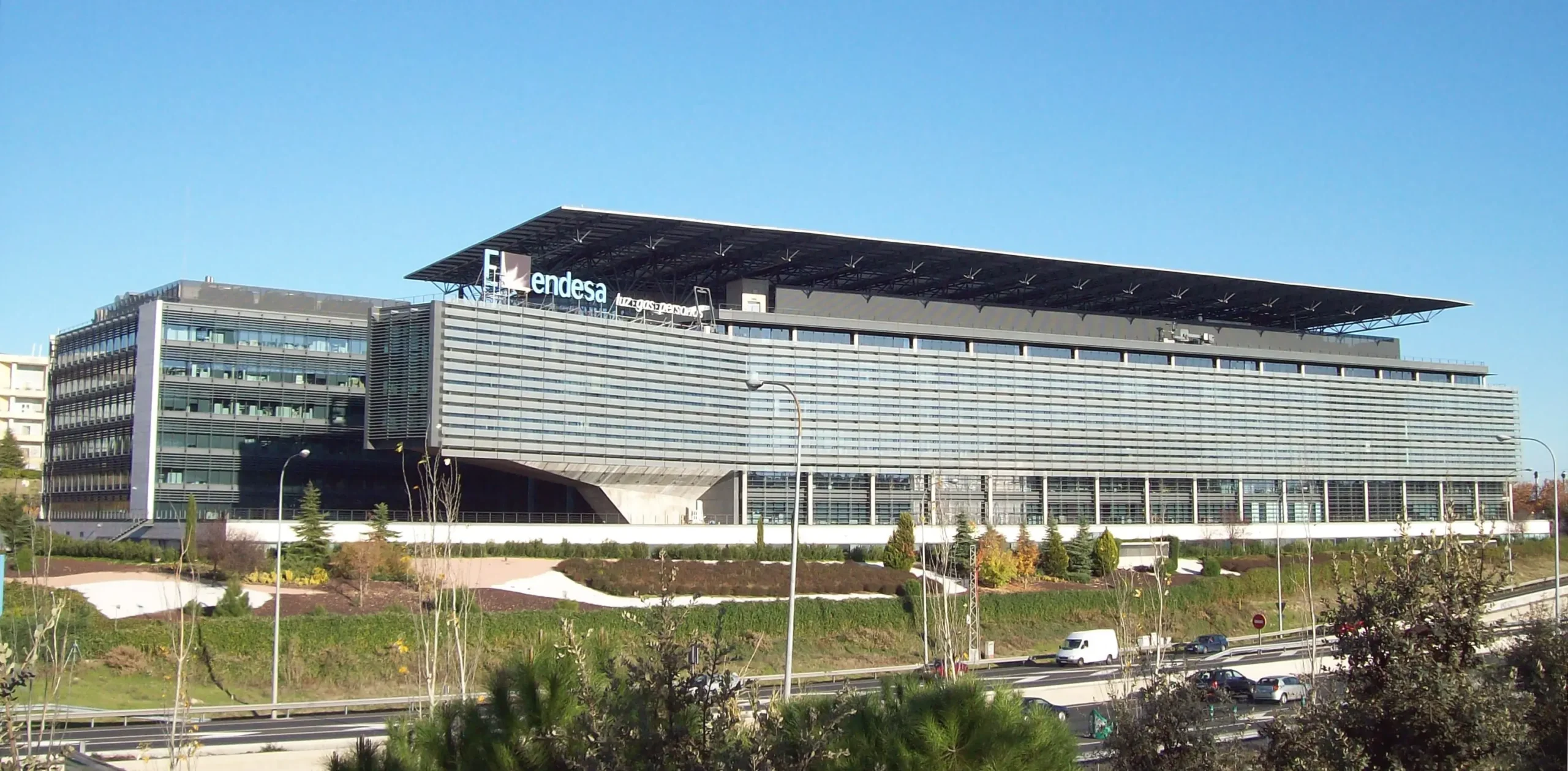 ENDESA - Headquartes in Barajas District in Madrid (Spain). Building designed by Rafael de La Hoz Castanys and Completed in 2003.