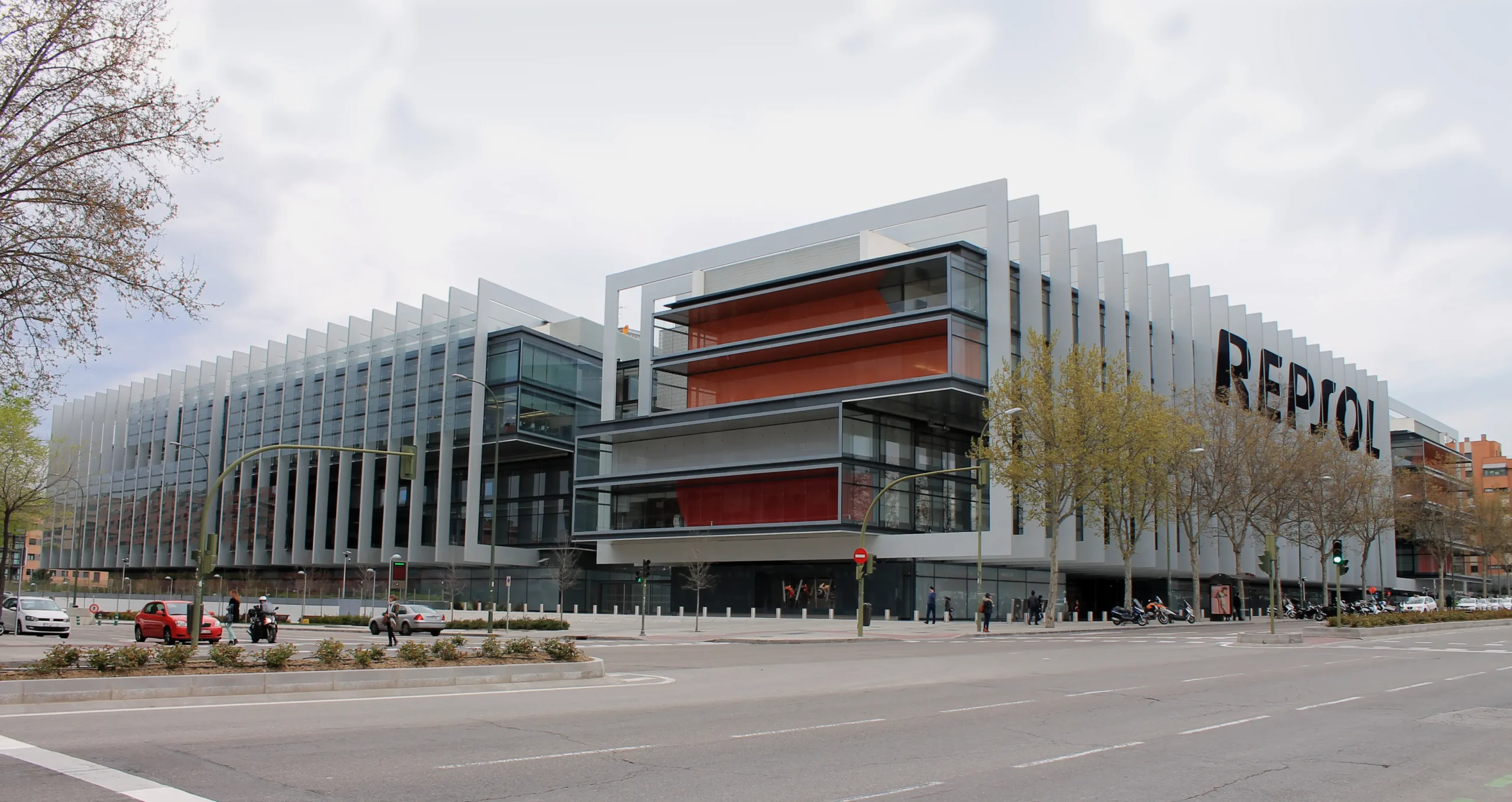 REPSOL - Headquartes in Arganzuela District in Madrid (Spain). Building designed by Rafael de La-Hoz Castanys and completed in 2013.